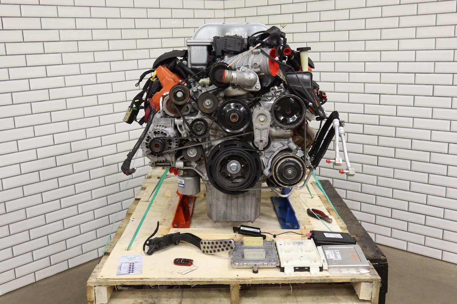 hellcat 6.2l supercharged engine/trans/harness/ecu/red key complete swap hellcat 6.2l supercharged engine/trans/harness/ecu/red key complete swap
