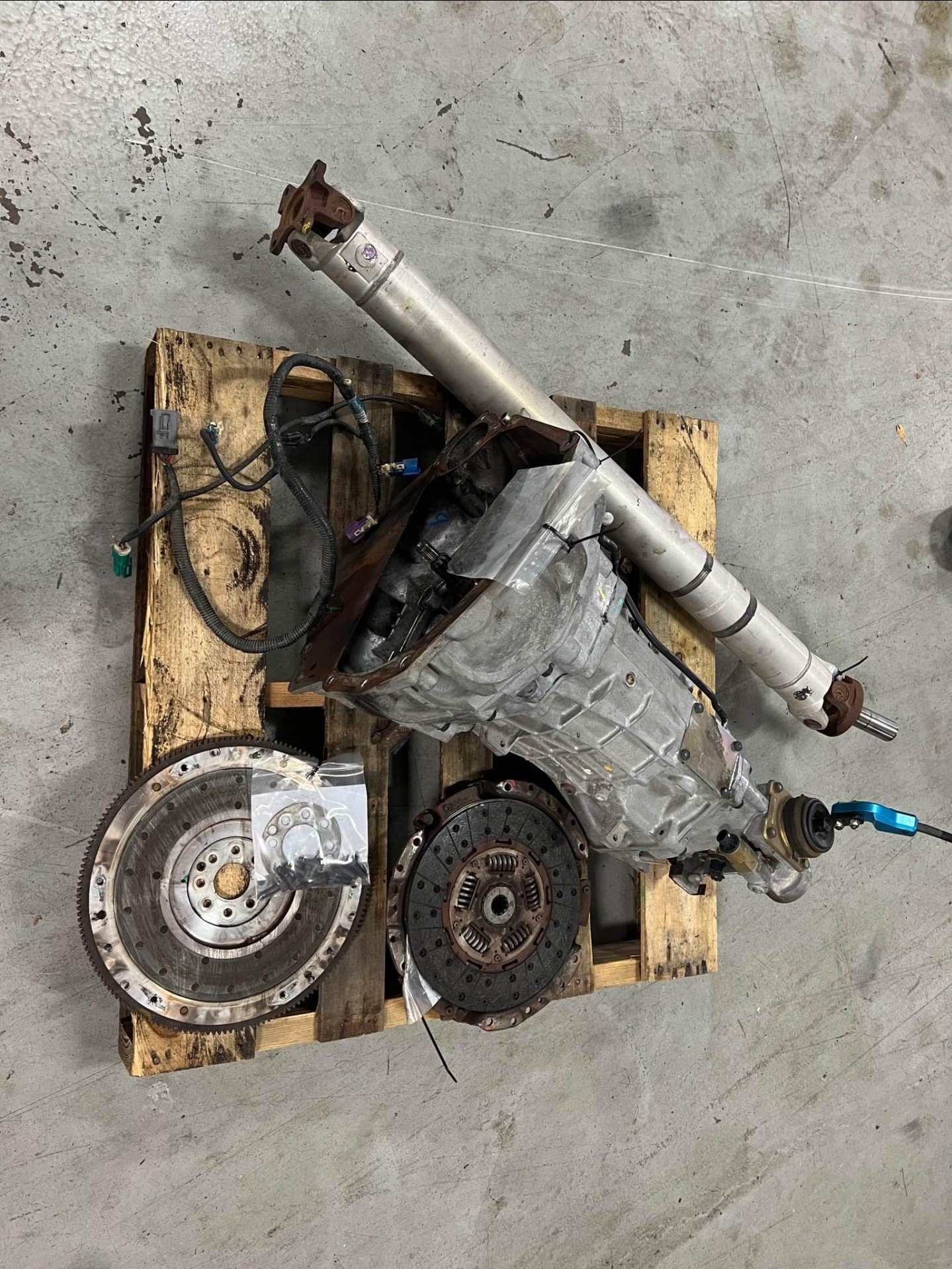 2004 ford mustang svt cobra engine complete pan to blower, complete tremec t56 6 speed transmission, gas tank assembly 2004 ford mustang svt cobra engine complete pan to blower, complete tremec t56 6 speed transmission, gas tank assembly