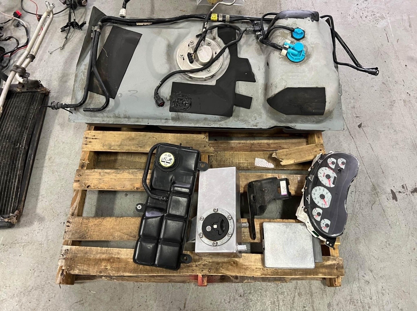 2004 ford mustang svt cobra engine complete pan to blower, complete tremec t56 6 speed transmission, gas tank assembly 2004 ford mustang svt cobra engine complete pan to blower, complete tremec t56 6 speed transmission, gas tank assembly