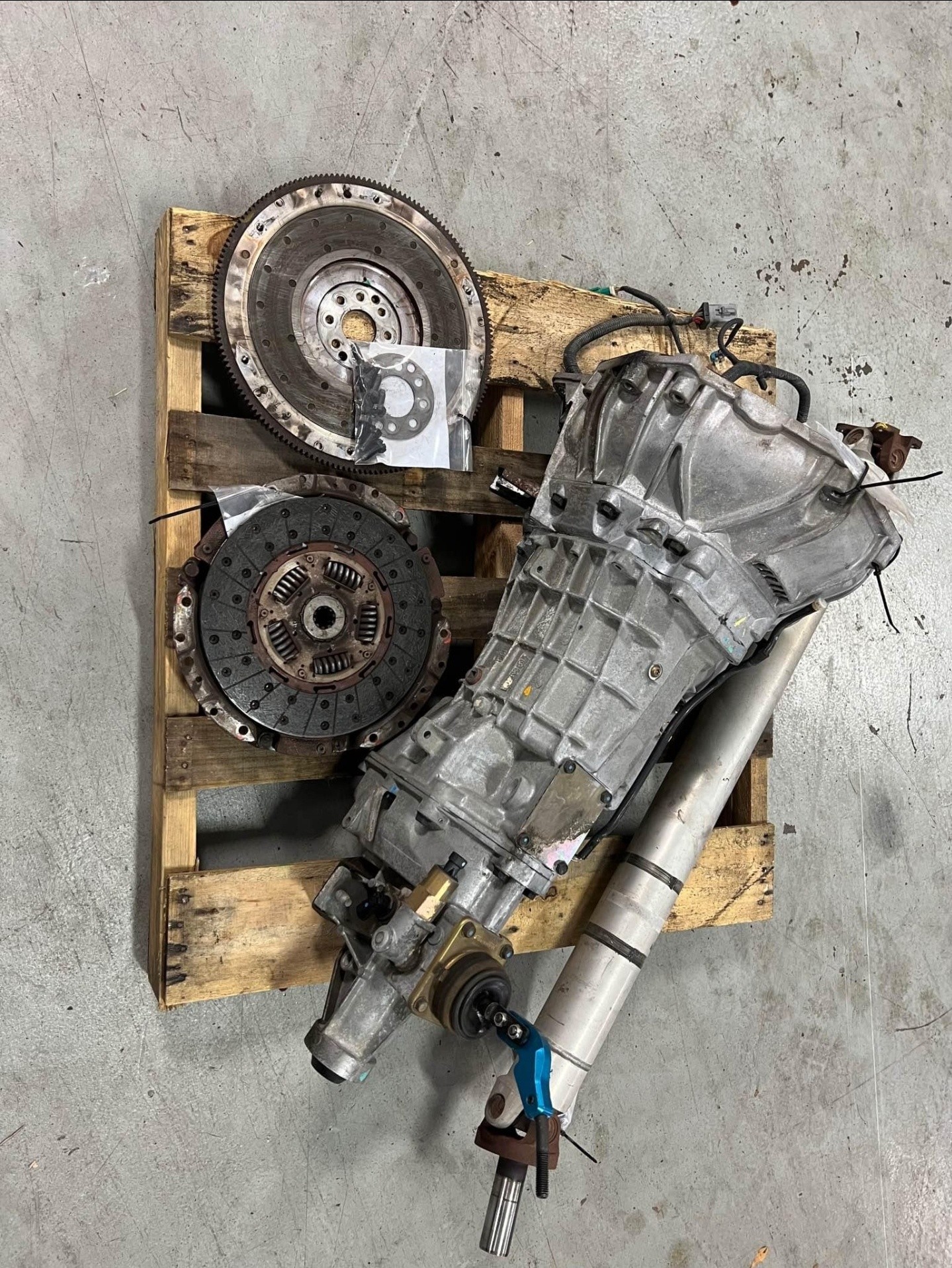 2004 ford mustang svt cobra engine complete pan to blower, complete tremec t56 6 speed transmission, gas tank assembly 2004 ford mustang svt cobra engine complete pan to blower, complete tremec t56 6 speed transmission, gas tank assembly